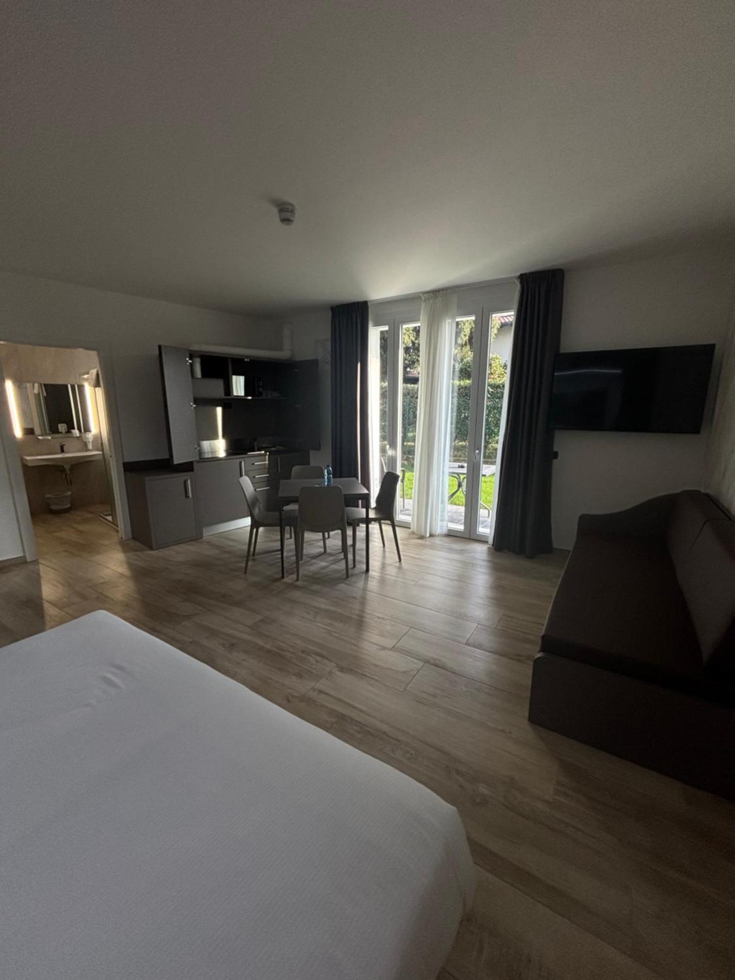 Bis Hotel Varese Exterior foto