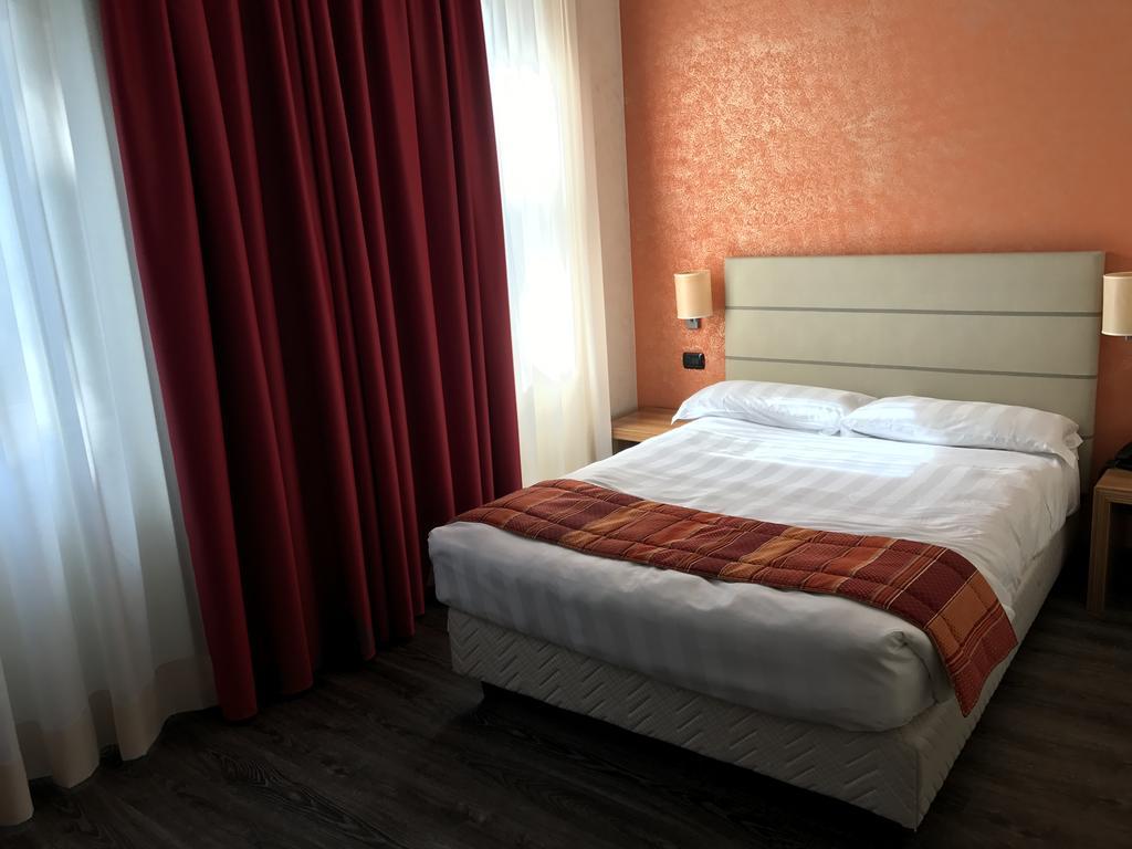 Bis Hotel Varese Exterior foto